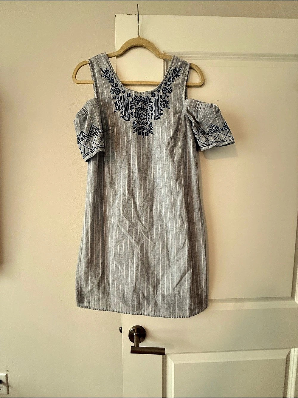Knox Rose Embroidered Cold-Shoulder Dress Gray & Blue Small
